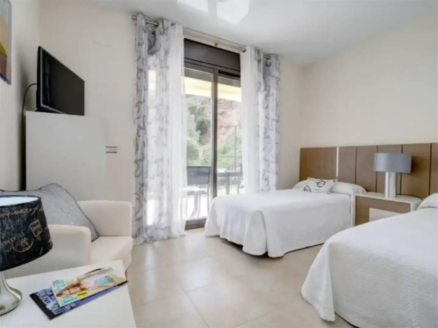 Schlafzimmer von Wohnung zur Miete in Marbella mit Klimaanlage, Schwimmbad und Balkon