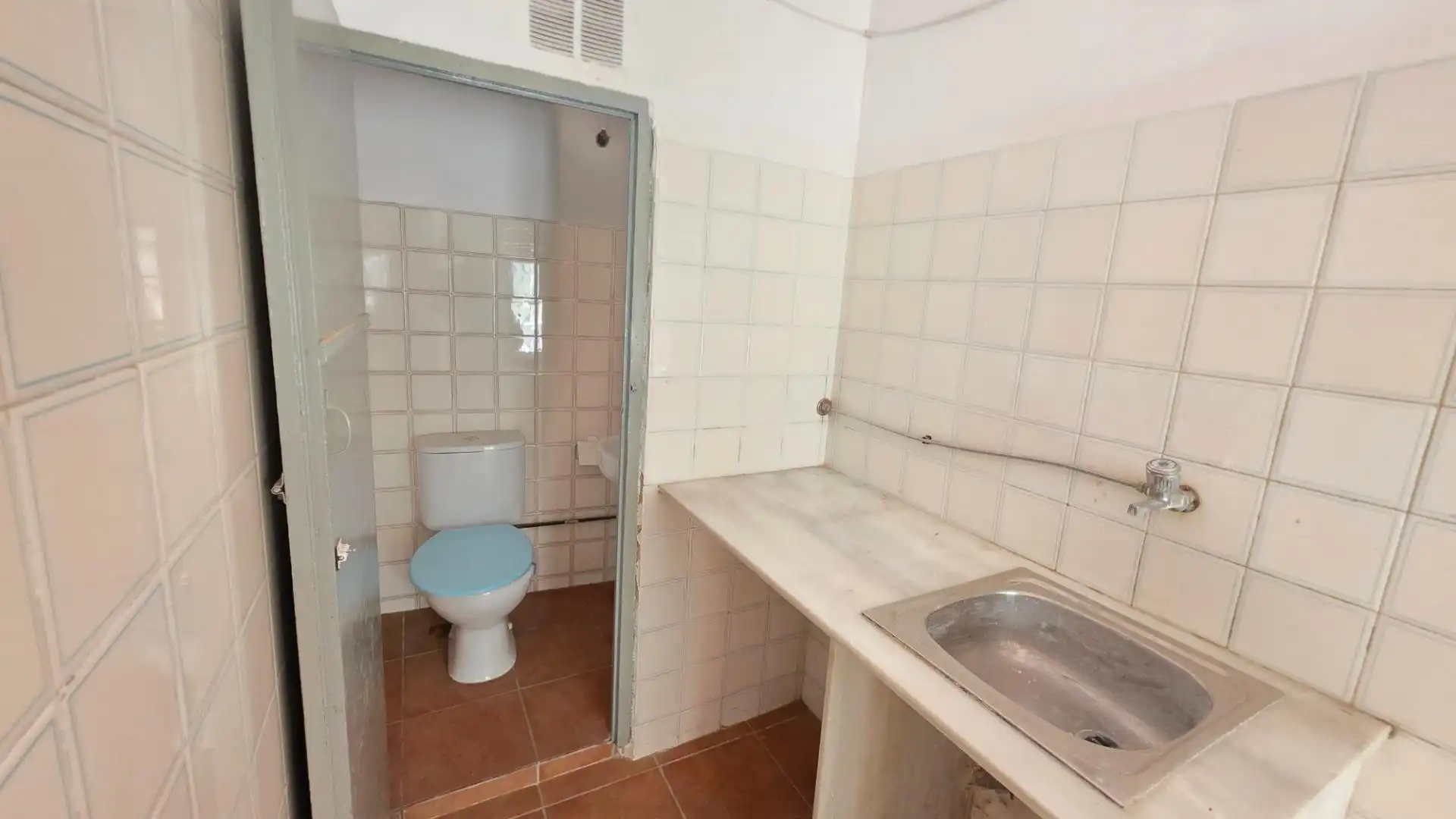 Badezimmer von Geschaftsraum zur Miete in Paterna