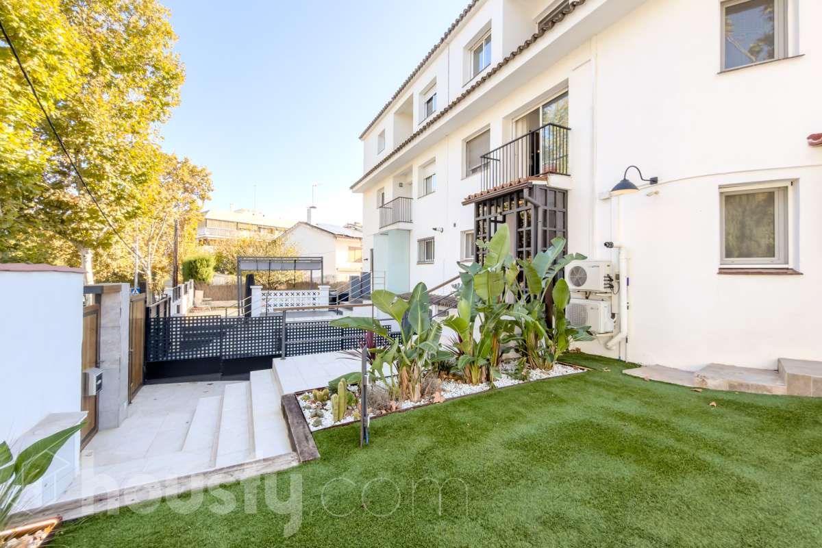 Garden of Single-family semi-detached for sale in Cerdanyola del Vallès  with Air Conditioner, Heating and Private garden