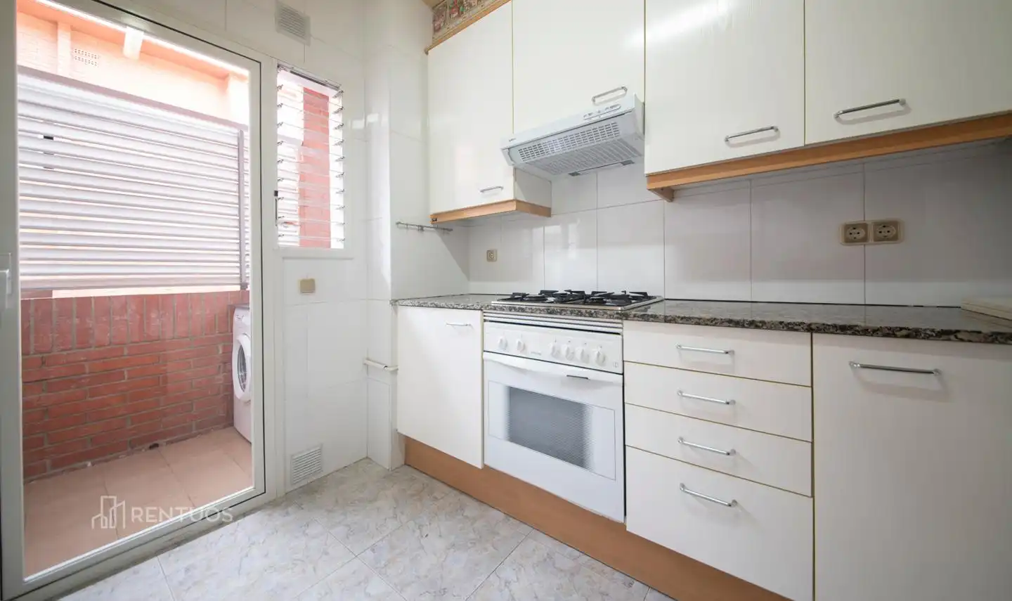 Küche von Wohnung zur Miete in Sant Joan Despí mit Parkett, Abstellraum und Möbliert