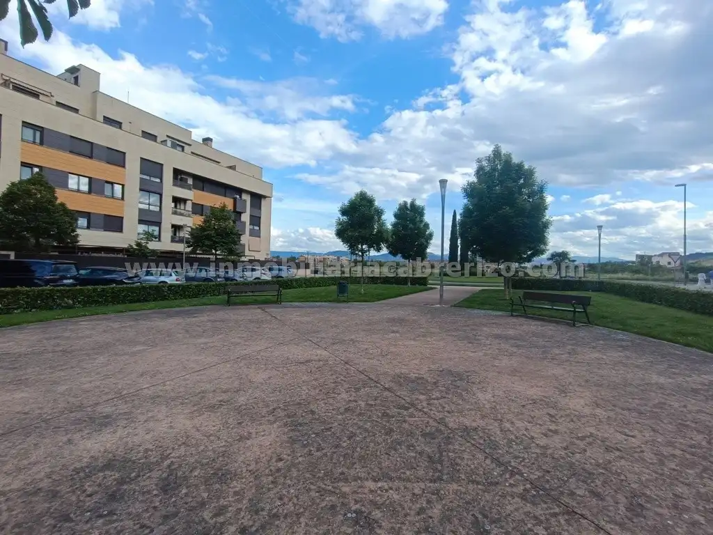 Vista exterior de Apartamento en venta en  Logroño con Aire acondicionado, Calefacción y Parquet