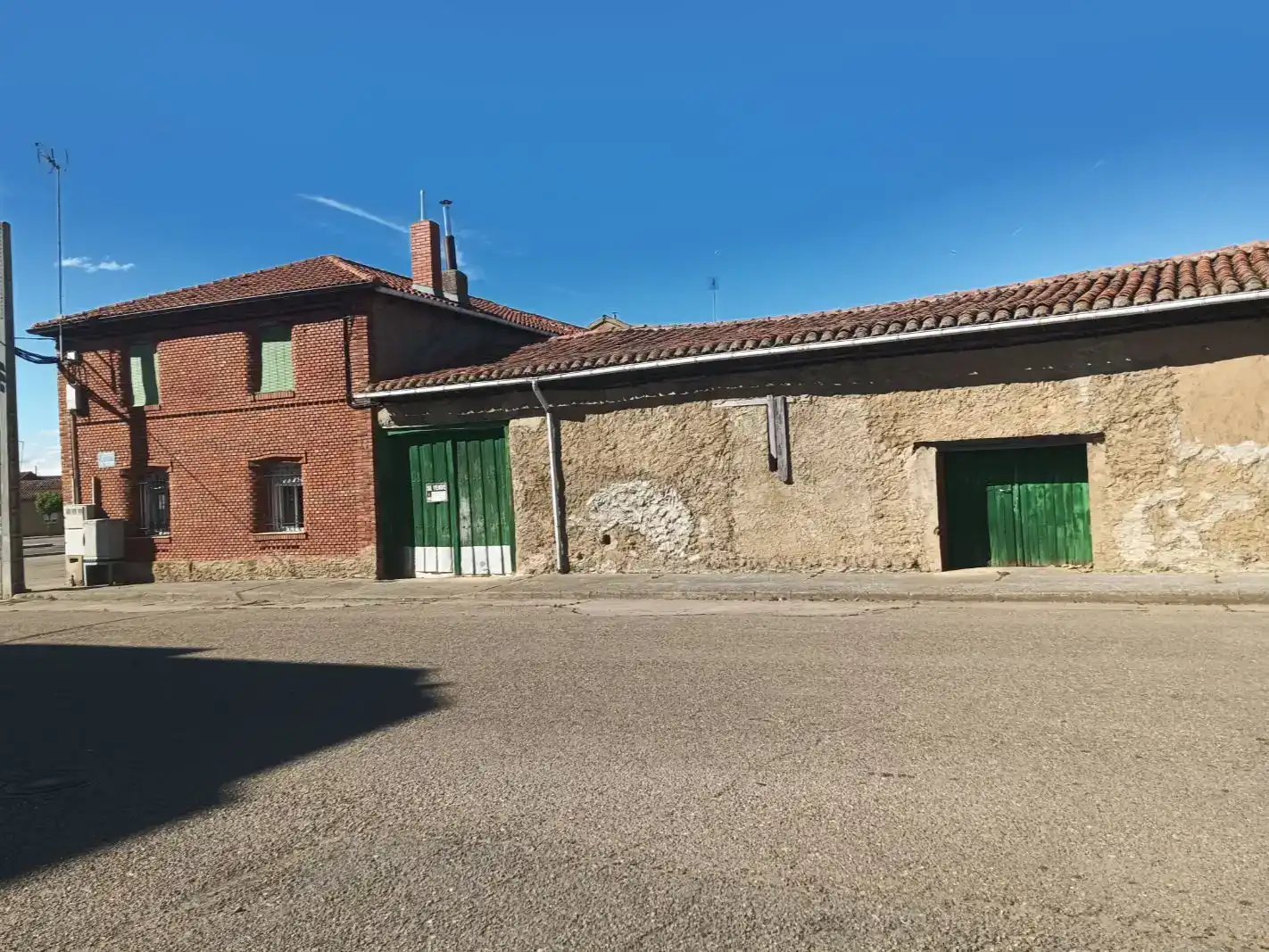 Vista exterior de Planta baja en venta en Valdepolo, León