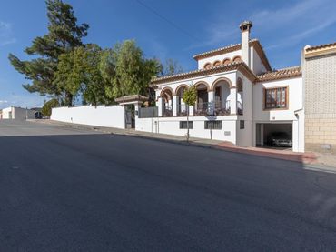 Casa amb piscina en venda a Calle GRAN VIA DE COLON