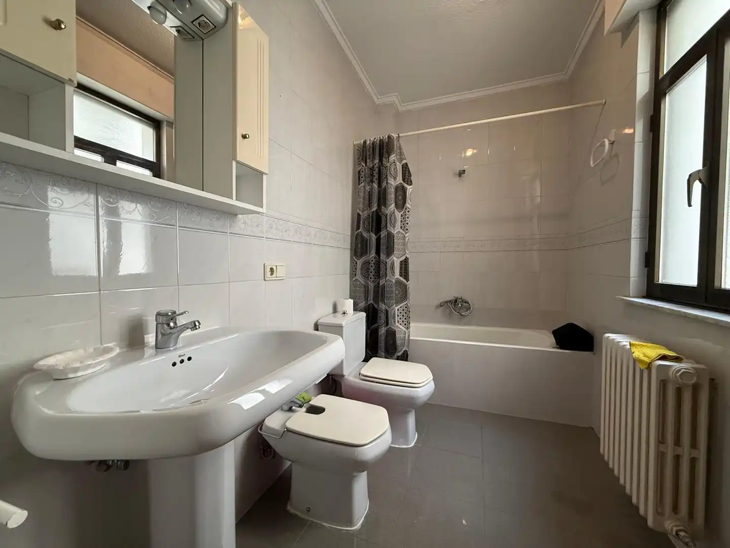 Bathroom of Flat for sale in Salamanca  with Heating, Parquet flooring and Furnished
