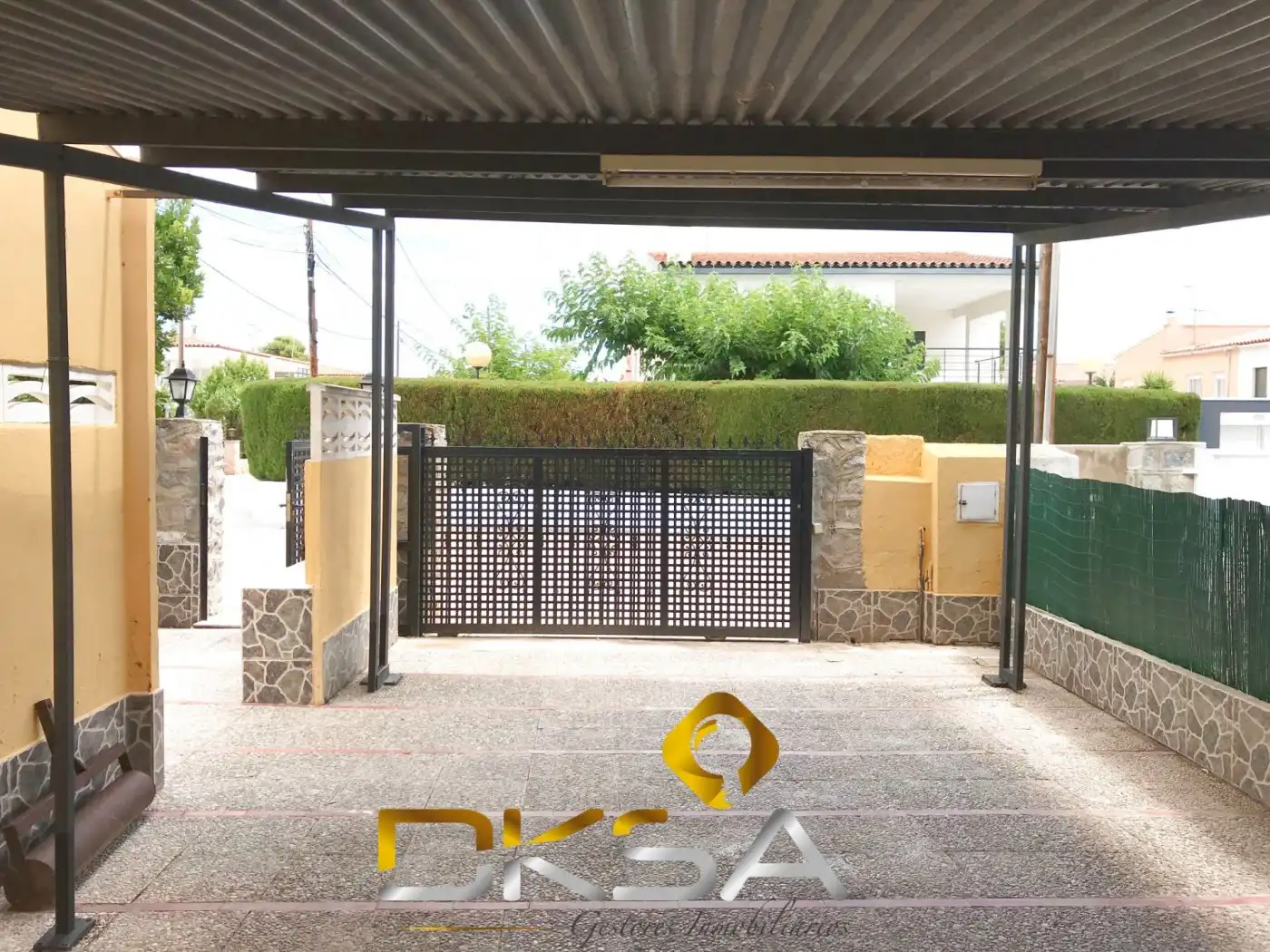 Vista exterior de Casa adosada en venda en Benicasim / Benicàssim amb Calefacció, Jardí privat i Terrassa