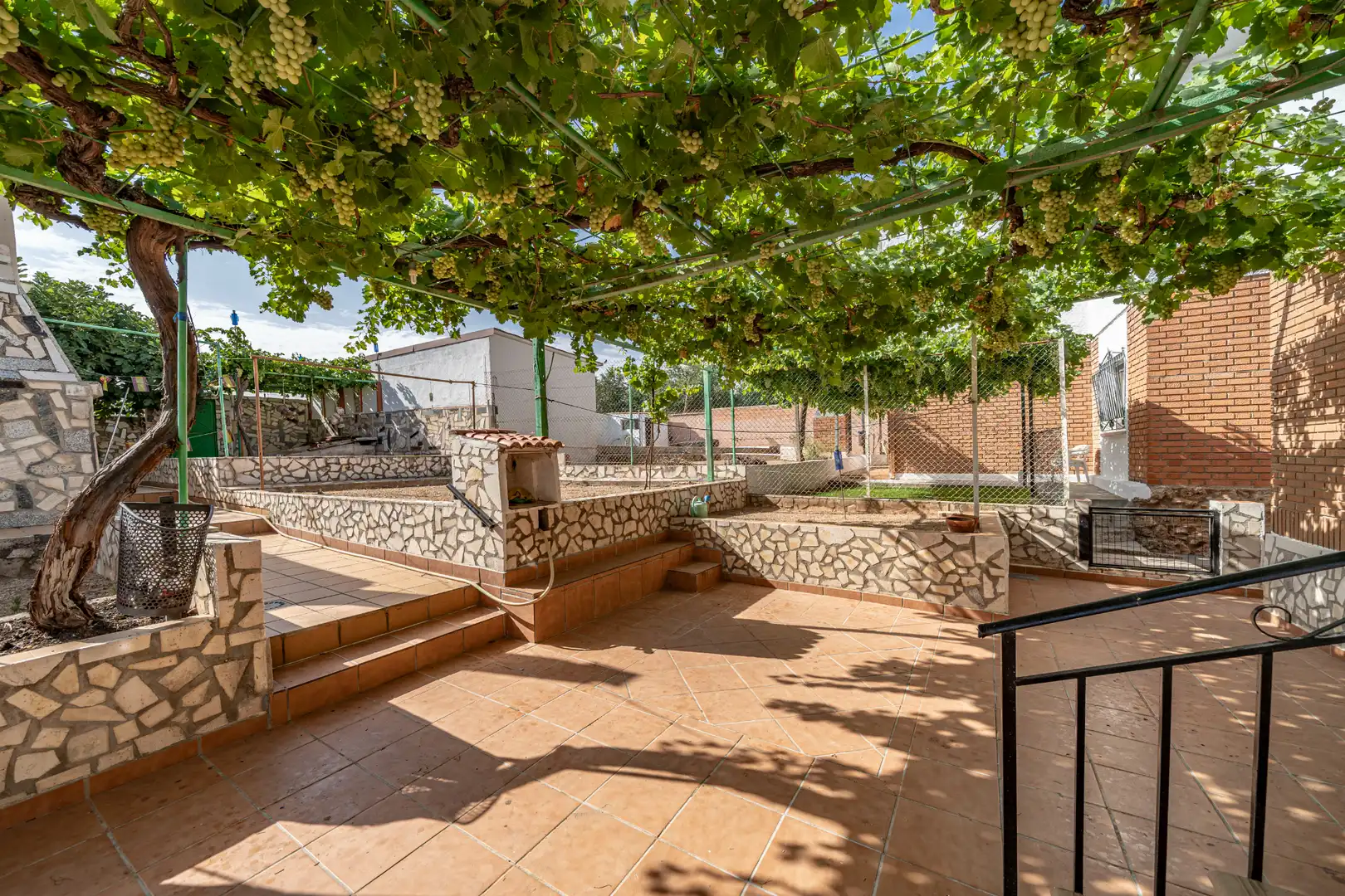 Casa aparellada amb jardí en venda a Calle de San José, imagen 56