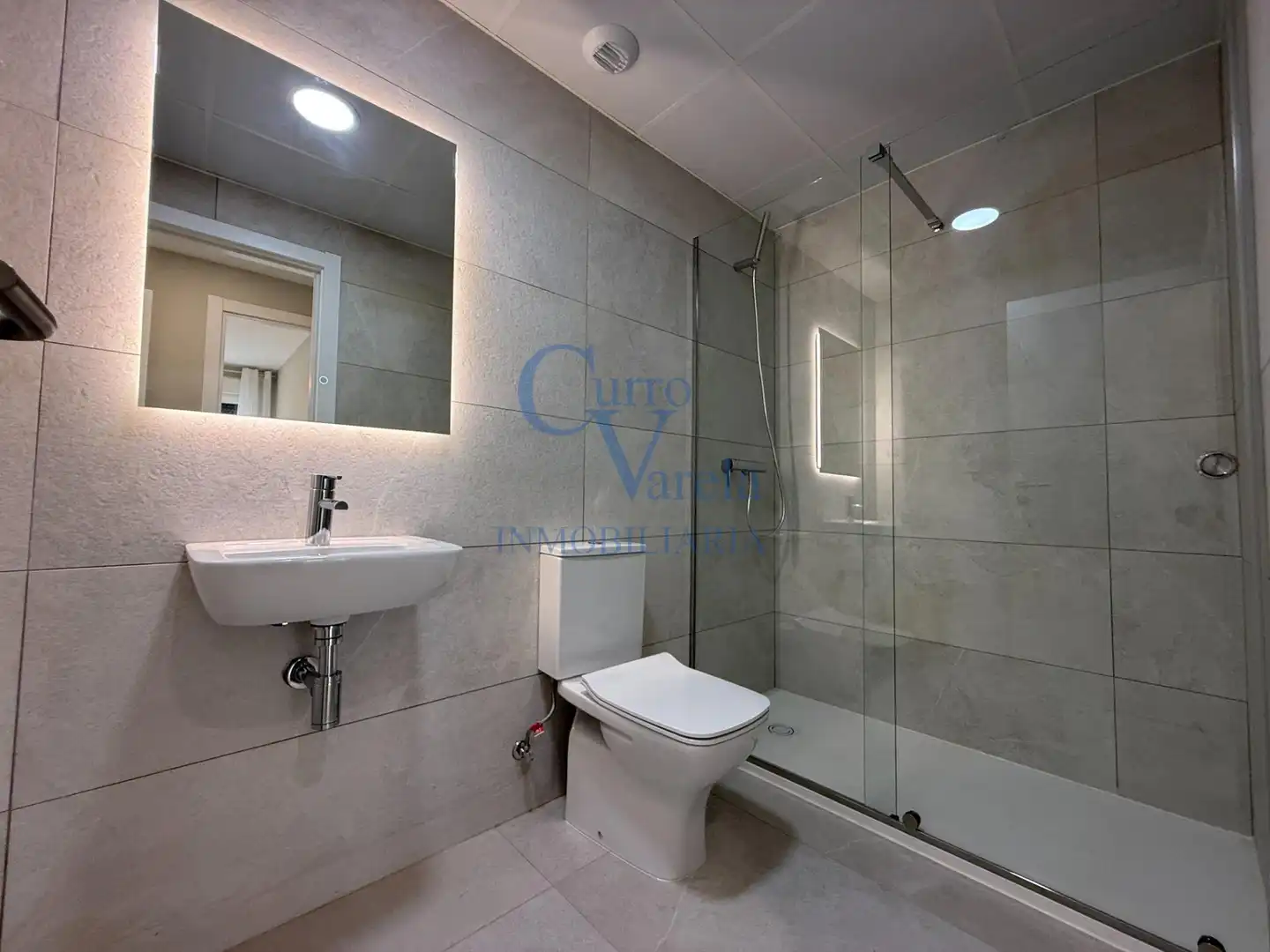 Baño de Piso de alquiler en Entrenúcleos