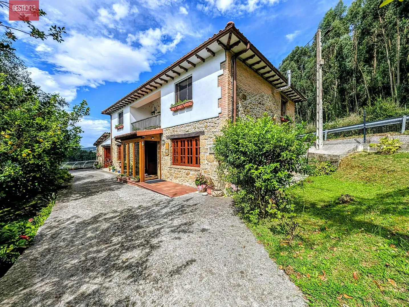 Vista exterior de Casa o chalet en venta en Escalante con Jardín privado y Balcón