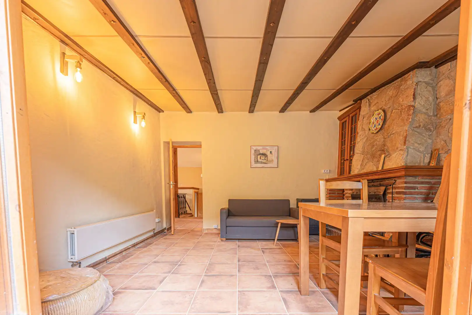 Sala de estar de Finca rústica en venta en Cabanelles con Terraza, Piscina y Balcón