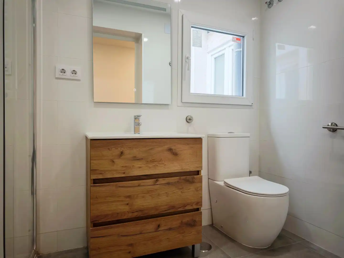 Badezimmer von Wohnung zur Miete in Madrid mit Klimaanlage, Heizung und Terrasse