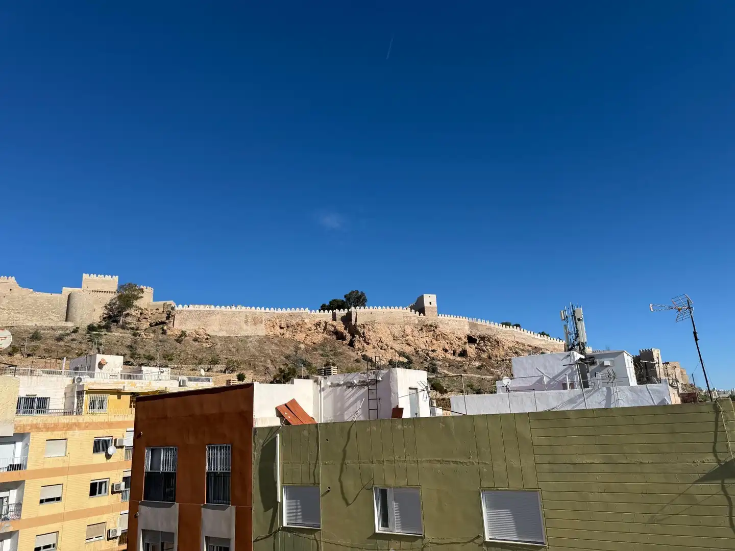 Außenansicht von Dachboden zum Verkauf in Almería mit Terrasse