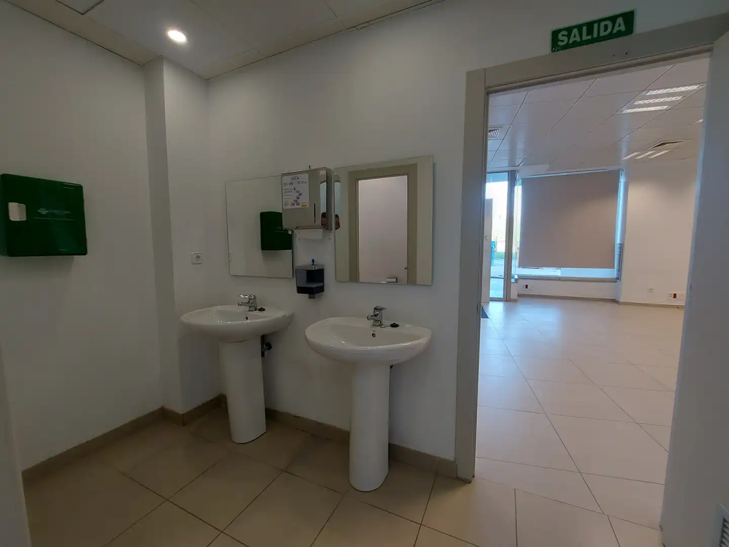 Baño de Local en venta en  Logroño con Aire acondicionado