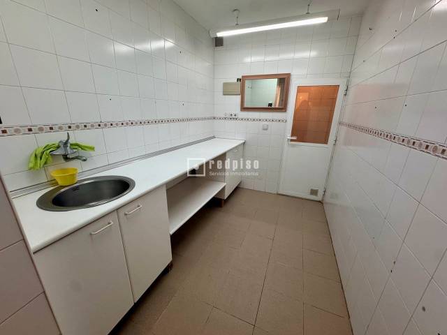 Local comercial en Alquiler en Centro - Manguilla