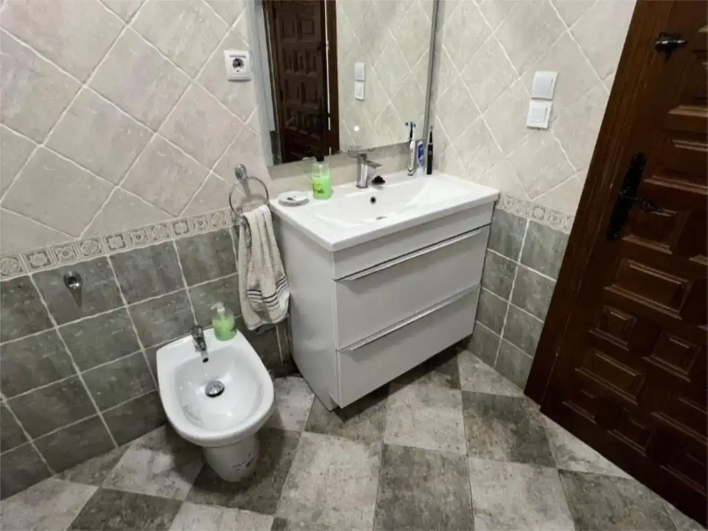 Bany de Pis en venda en Palomares del Río amb Aire condicionat, Jardí privat i Traster