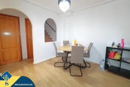 Casa amb piscina en venda a Zona Carrefour - Urbanizaciones, imagen 4