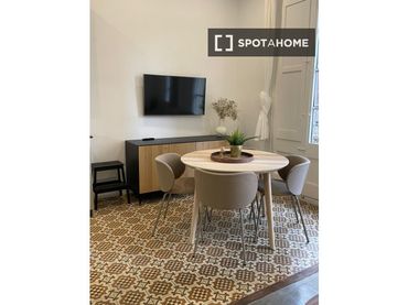 Appartamento con balcone in affitto a Gràcia