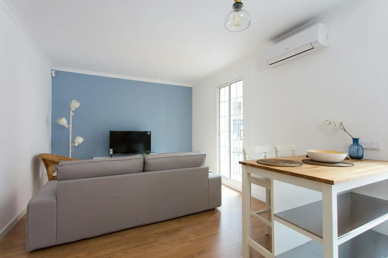 Living room of Flat for rent in Barcelona  with Air Conditioner, Heating and Furnished