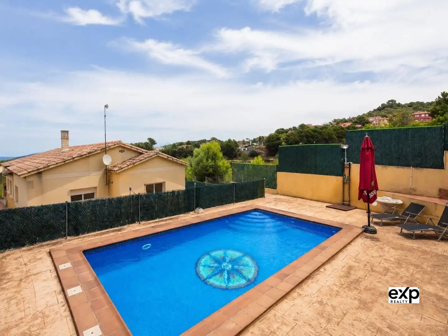 Schwimmbecken von Haus oder Chalet zum Verkauf in Calafell mit Heizung, Privatgarten und Terrasse