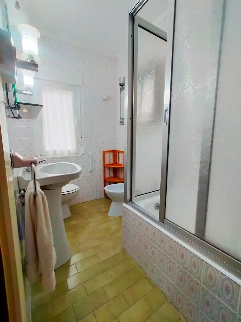 Bany de Pis en venda en Pravia amb Calefacció i Terrassa