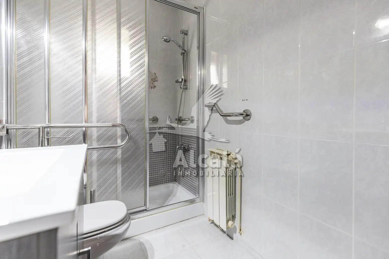 Bathroom of Flat for sale in Alcalá de Henares  with Air Conditioner, Heating and Parquet flooring