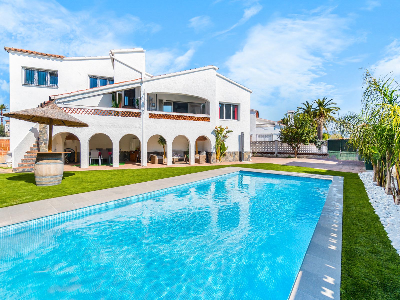 Swimming pool of House or chalet for sale in Empuriabrava  with Air Conditioner, Private garden and Terrace