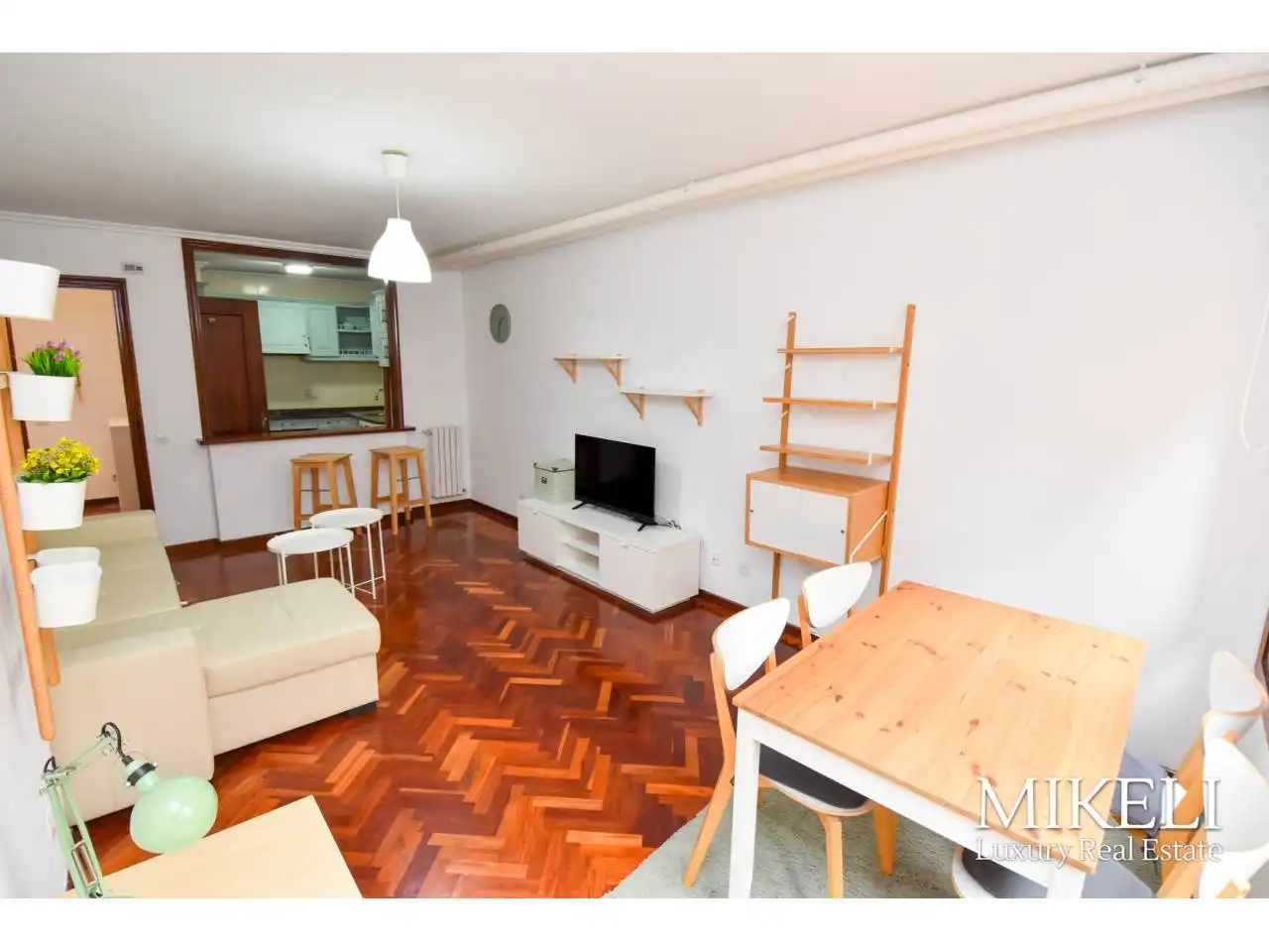 Sala de estar de Apartamento en venta en Cuatro Caminos