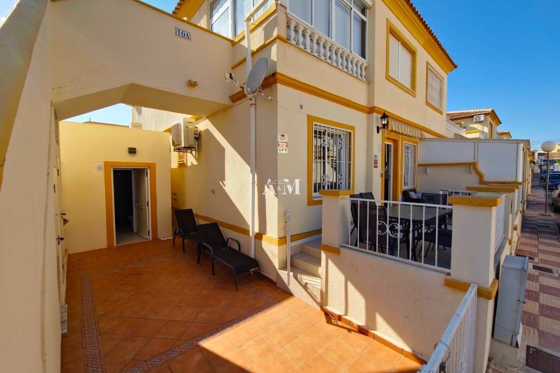 Vista exterior de Casa o xalet de lloguer en Orihuela amb Aire condicionat, Calefacció i Terrassa