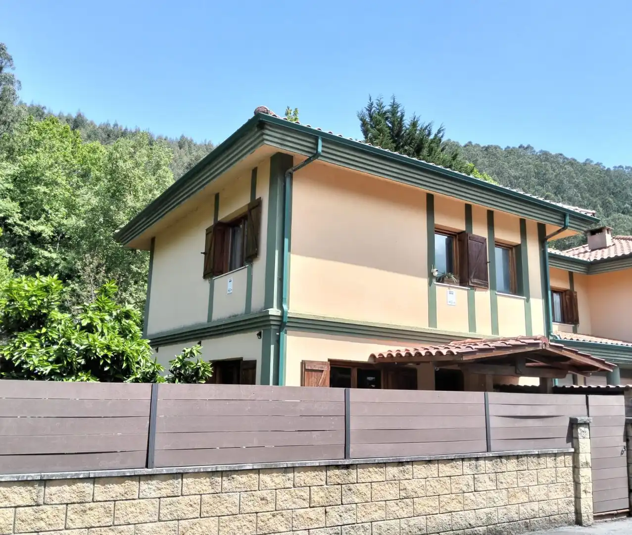 Vista exterior de Casa o chalet en venta en Castro-Urdiales con Calefacción, Jardín privado y Terraza