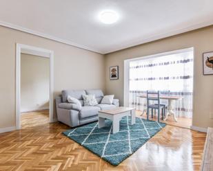 Sala d'estar de Apartament de lloguer en  Madrid Capital amb Aire condicionat