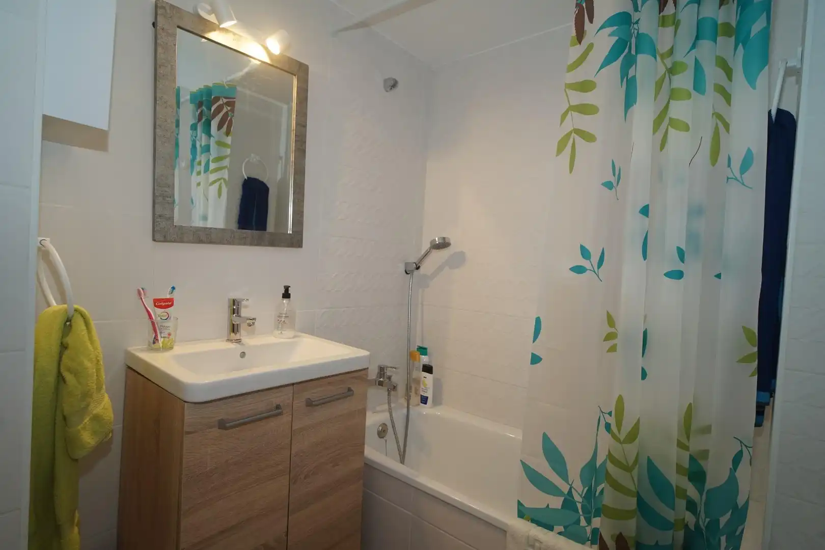 Badezimmer von Wohnung zur Miete in Santa Cruz de Bezana mit Parkett