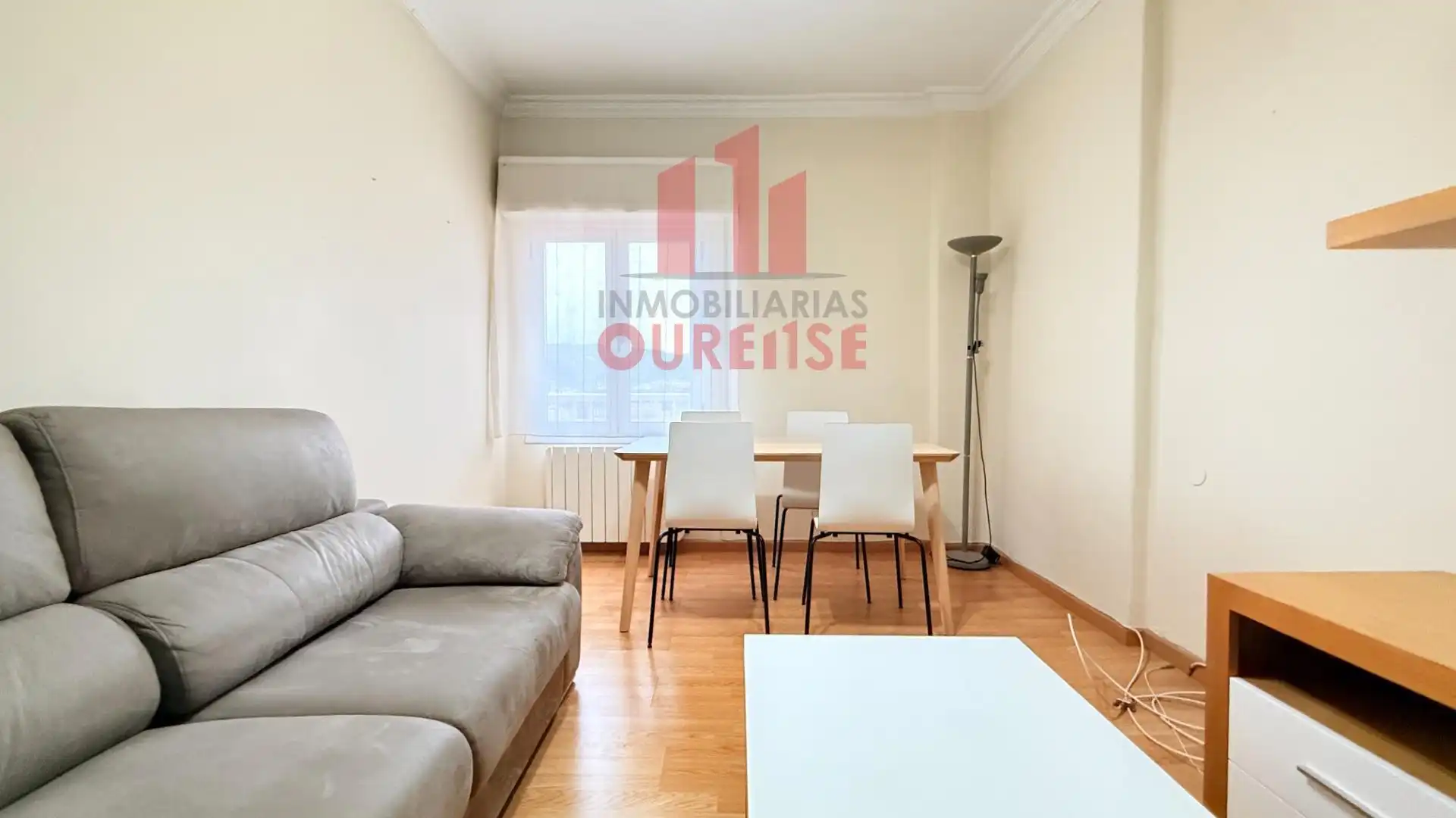 Sala d'estar de Pis de lloguer en Ourense Capital  amb Calefacció i Moblat