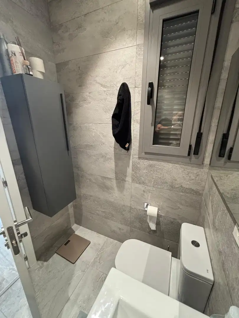 Badezimmer von Wohnungen zur Miete in Valencia mit Klimaanlage, Heizung und Möbliert