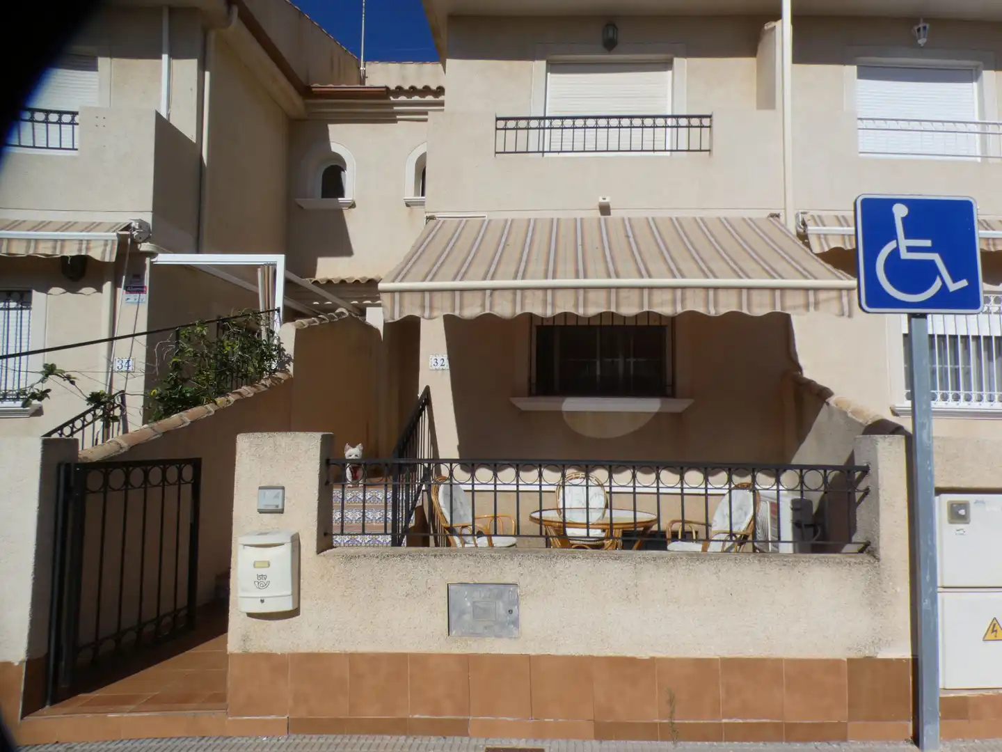 Vista exterior de Casa adosada en venta en San Pedro del Pinatar con Aire acondicionado, Jardín privado y Amueblado