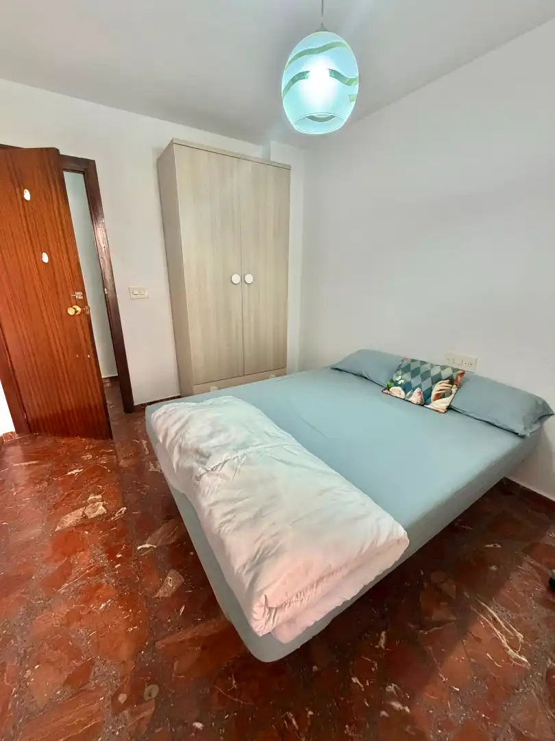 Bedroom of Flat for share in Jaén  with Air Conditioner, Heating and Furnished