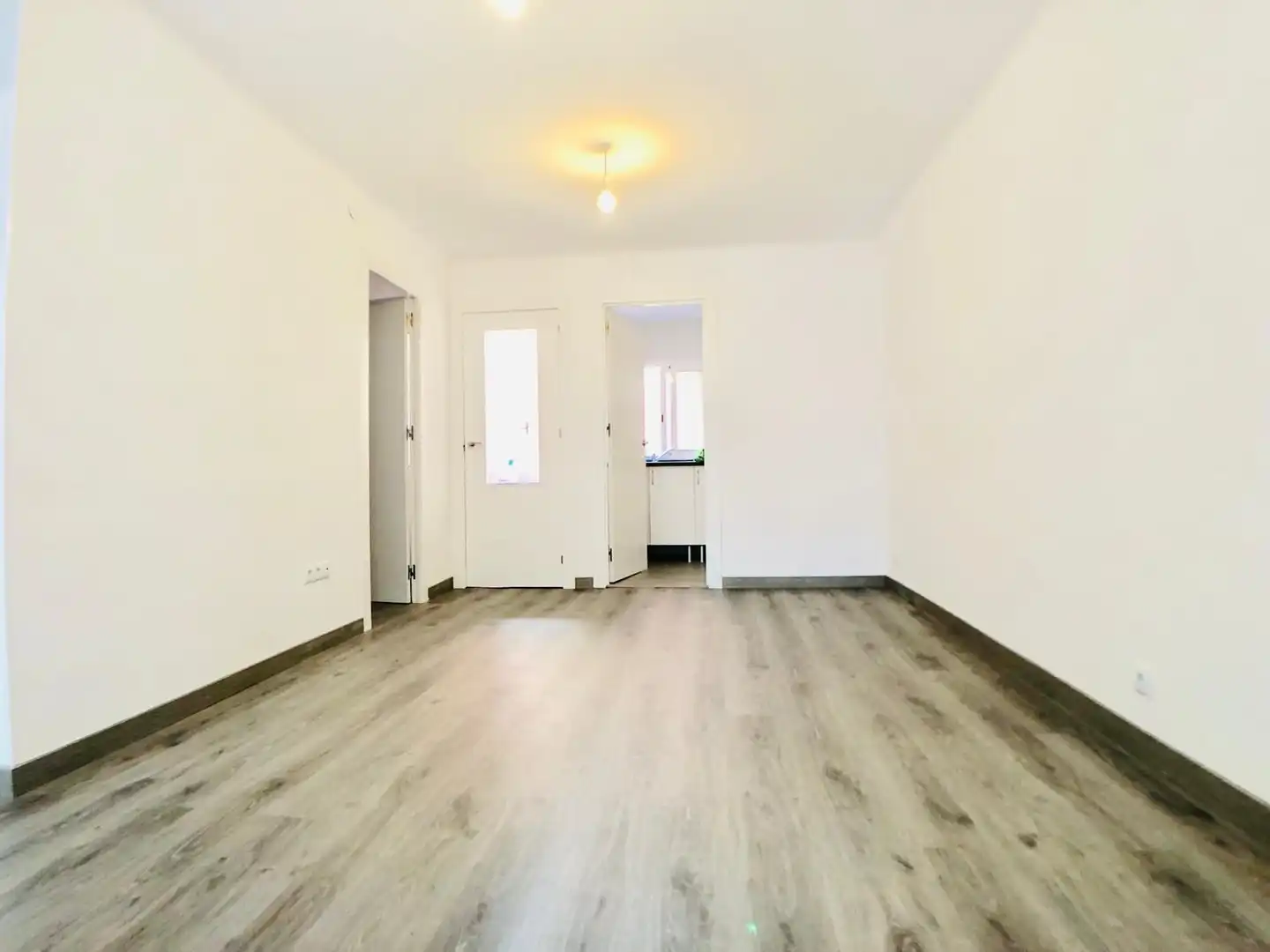 Flat for sale in L'Hospitalet de Llobregat  with Parquet flooring