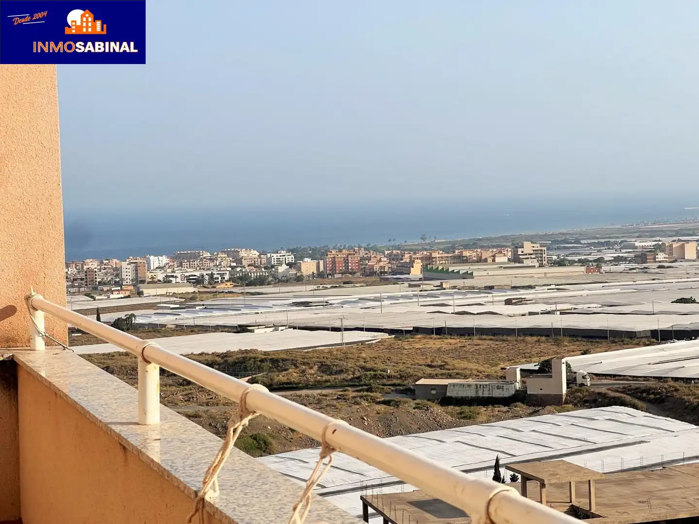Vista exterior de Piso en venta en Roquetas de Mar con Aire acondicionado, Terraza y Piscina comunitaria