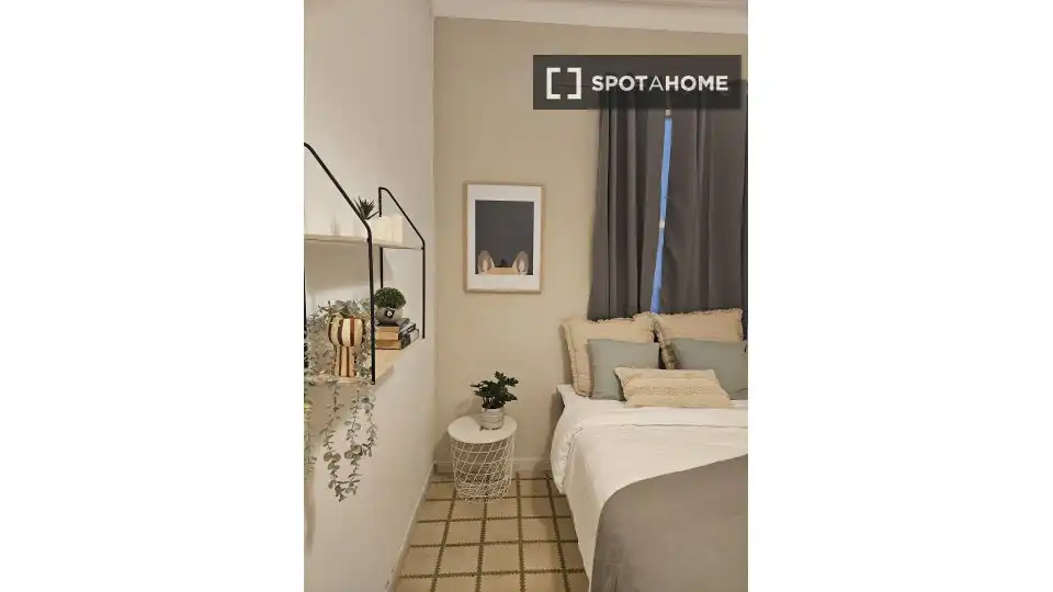 Bedroom of Flat for share in Barcelona  with Air Conditioner, Heating and Furnished