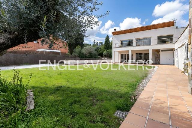 Casa-chalet en Alquiler en Bellaterra