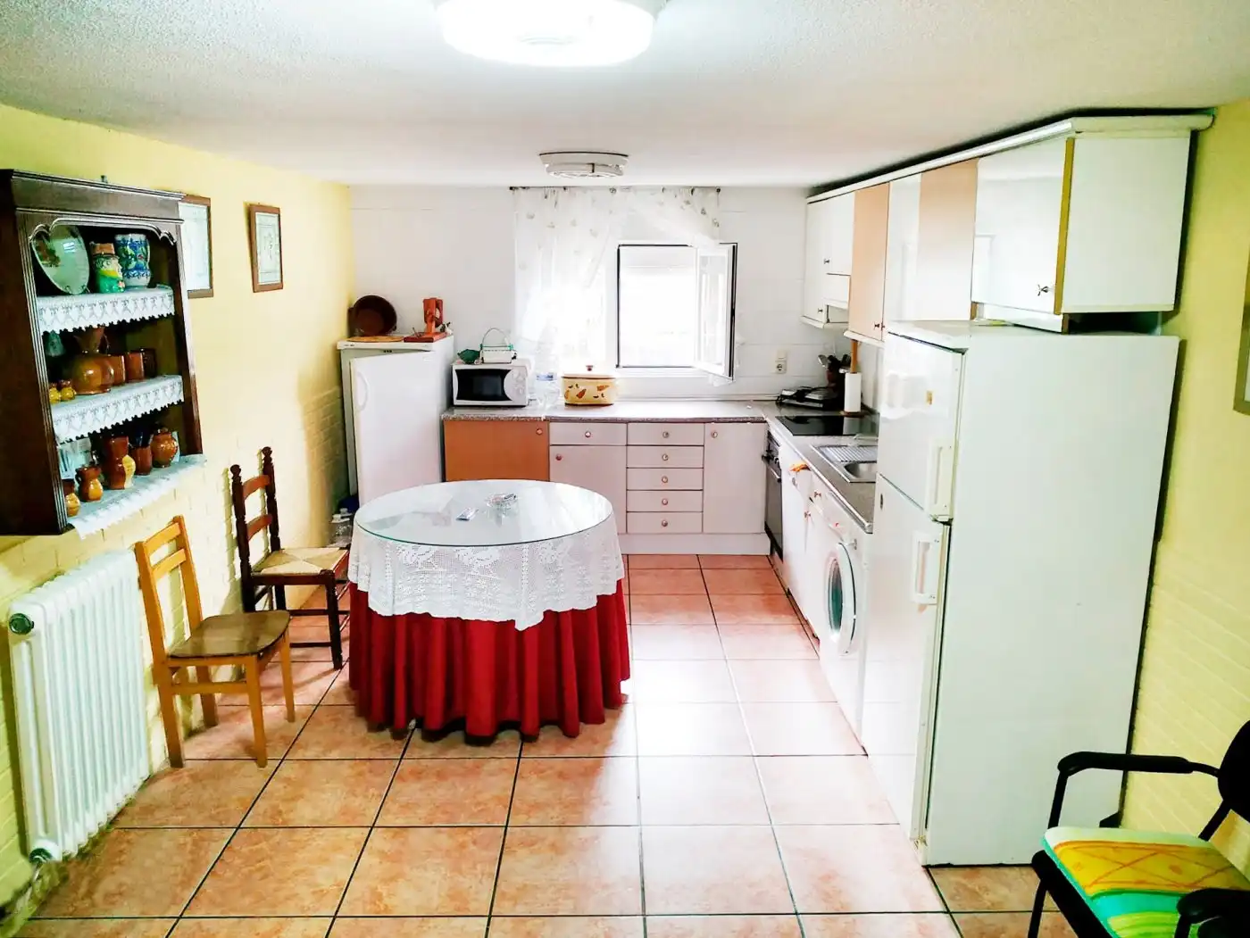 Cuina de Casa o xalet en venda en Castellanos de Villiquera amb Calefacció, Terrassa i Traster
