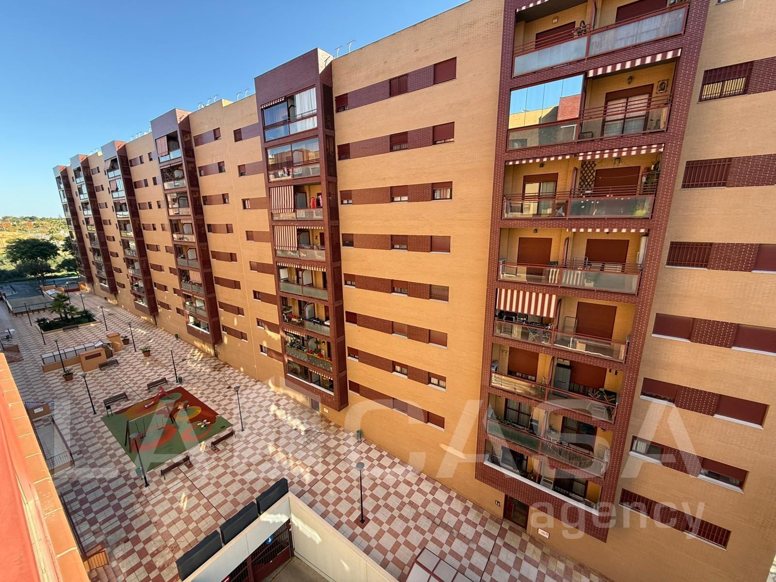 Vista exterior de Piso en venta en Dos Hermanas con Terraza y Trastero