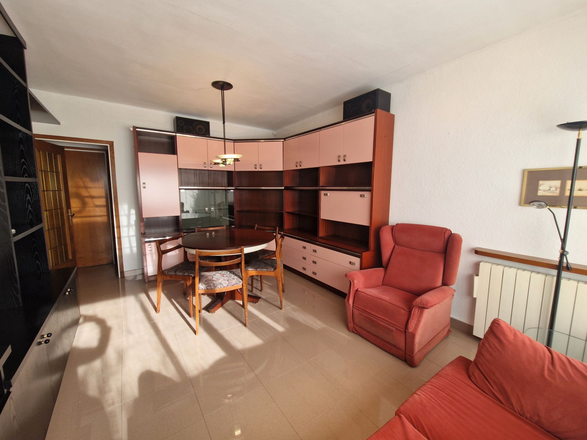 Sala d'estar de Casa o xalet en venda en Olot amb Calefacció, Jardí privat i Moblat