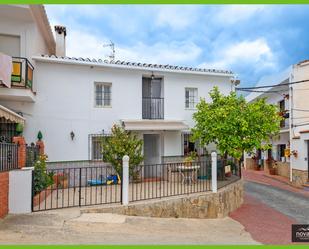 Vista exterior de Casa o xalet en venda en Viñuela amb Calefacció, Terrassa i Balcó