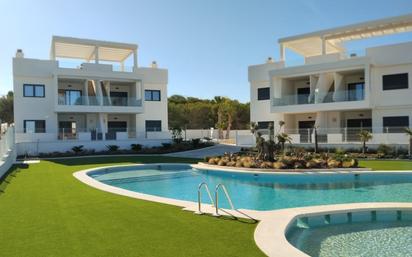 Vista exterior de Casa o xalet en venda en Torrevieja amb Terrassa i Piscina