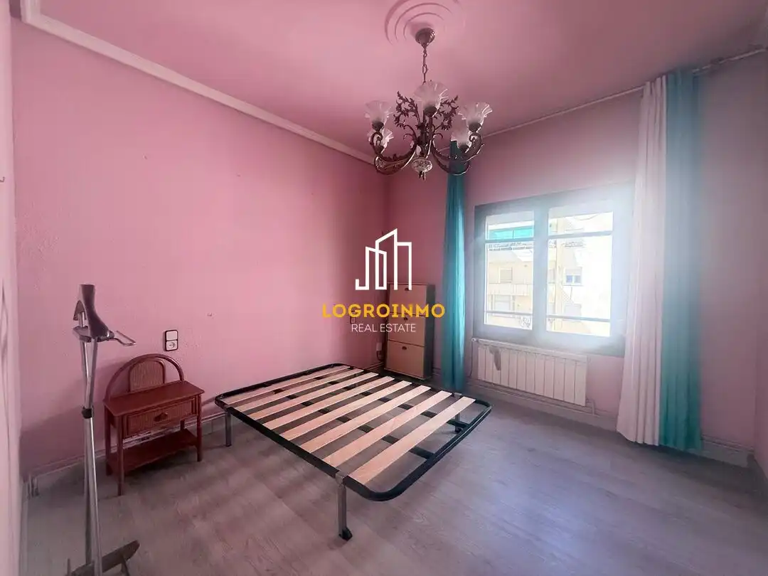 Bedroom of Flat for sale in  Logroño  with Heating, Parquet flooring and Terrace