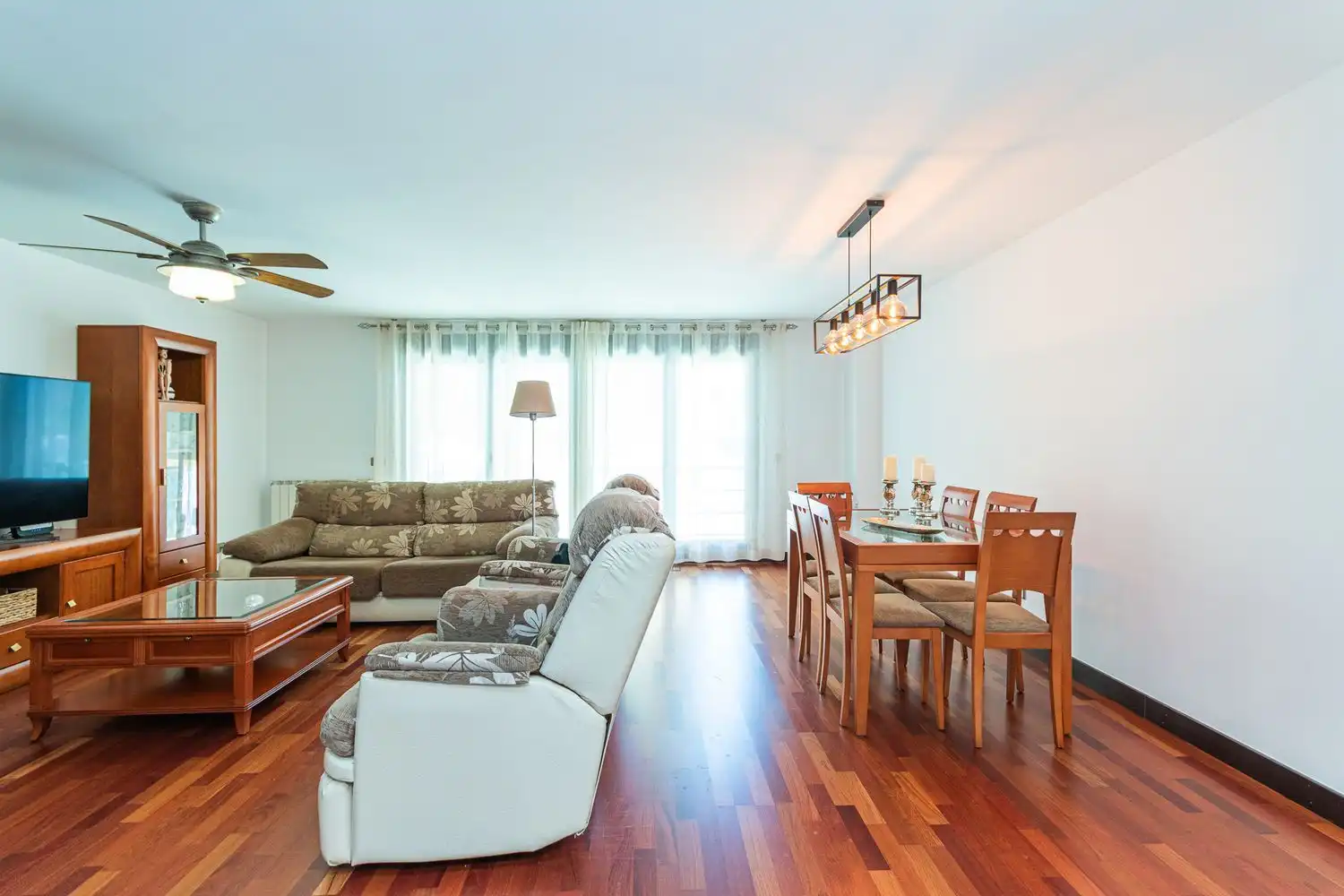 Living room of Detached homes for sale in Fuenlabrada  with Air Conditioner, Heating and Storage room