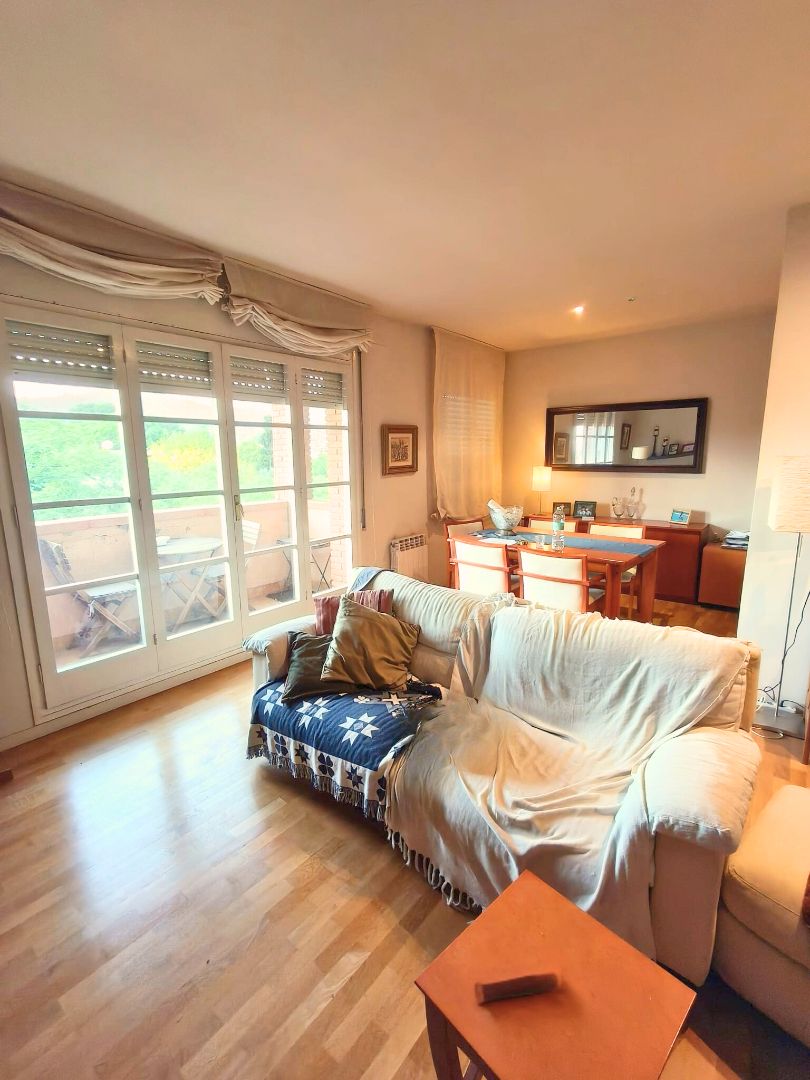 Living room of Flat for sale in Sant Just Desvern  with Heating, Parquet flooring and Terrace