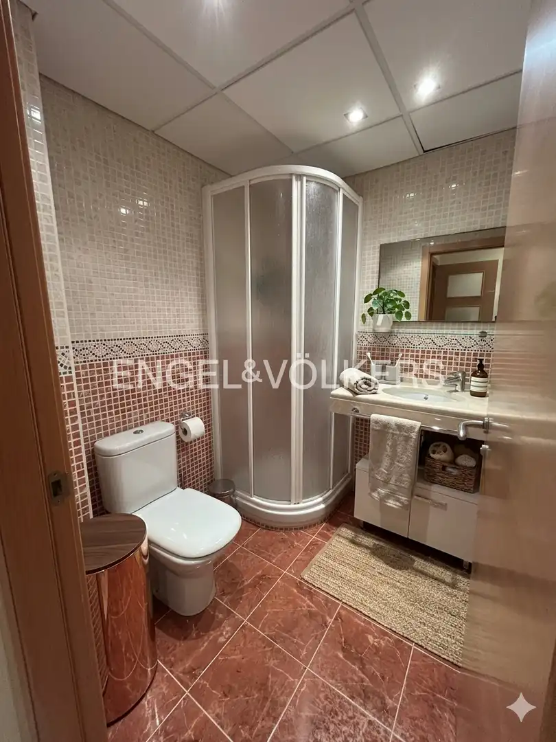 Baño de Piso en venta en Cubelles con Aire acondicionado, Calefacción y Jardín privado