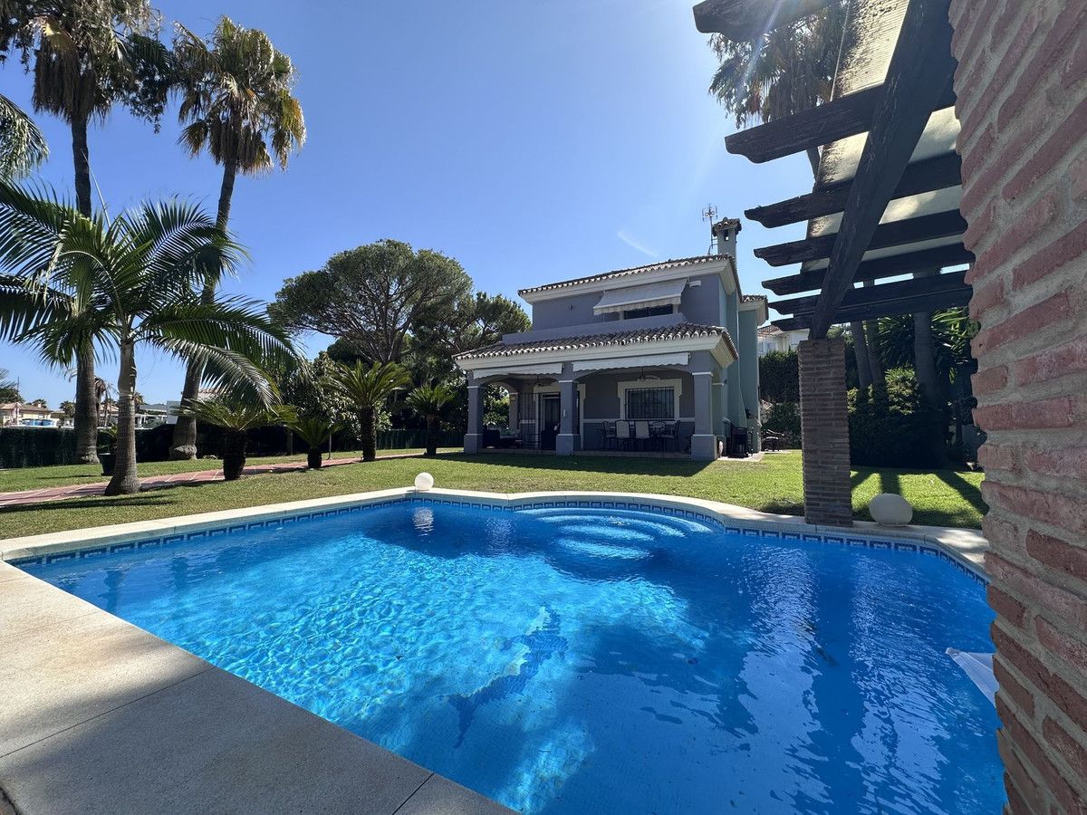 Casa o chalet en venta en Bel - Air, Benamara - Atalaya, Estepona