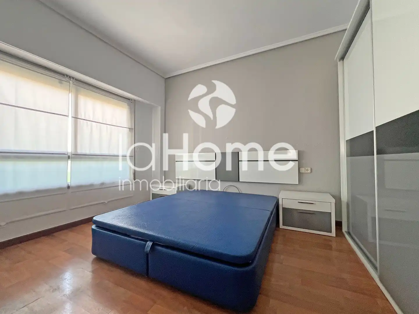 Bedroom of Flat for sale in Paterna  with Parquet flooring, Terrace and Storage room