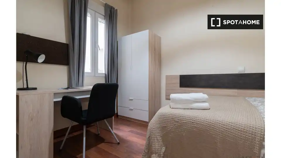 Habitación de Piso de alquiler en Madrid con Aire acondicionado, Calefacción y Amueblado